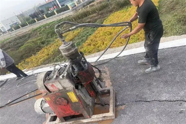 鹤岗马路面下沉注浆加固